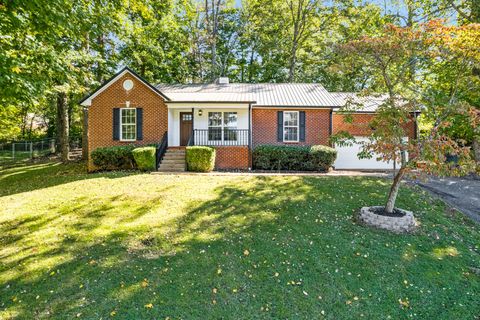 812 Hunters Crossing Ln Springfield TN 37172