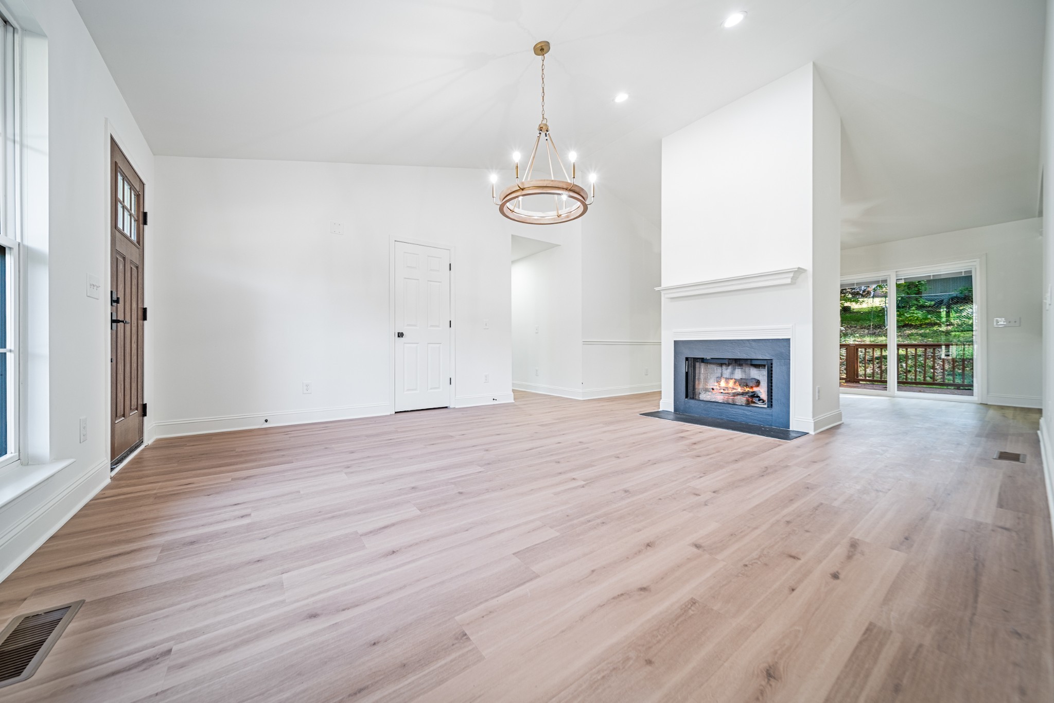 812 Hunters Crossing Ln