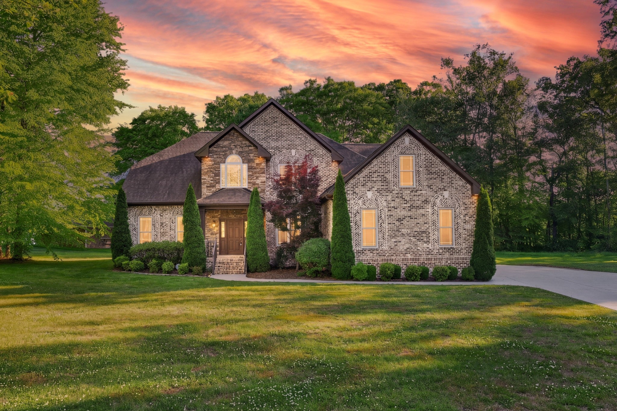 2 Knotting Hill Dr