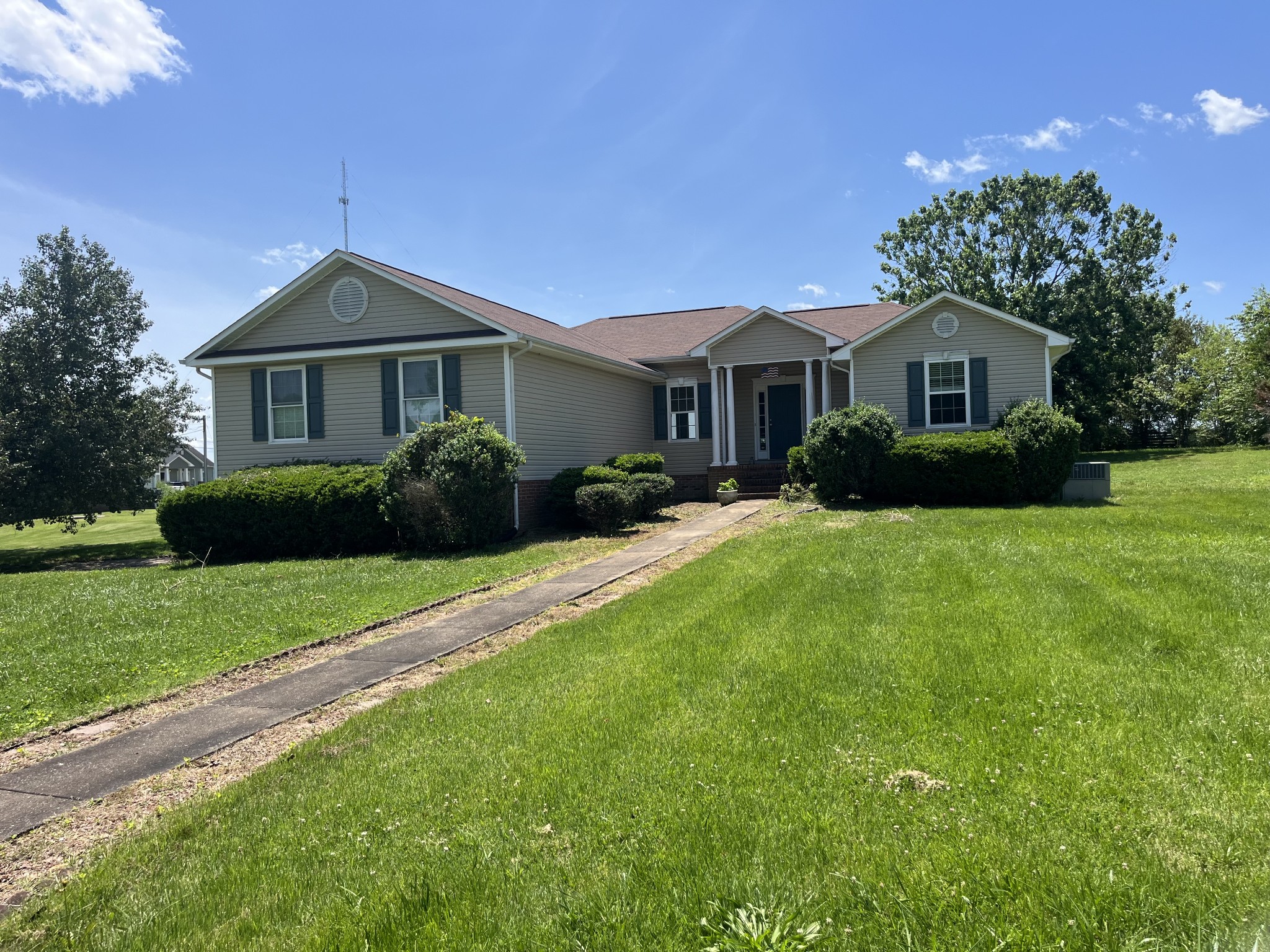 View Leoma, TN 38468 house