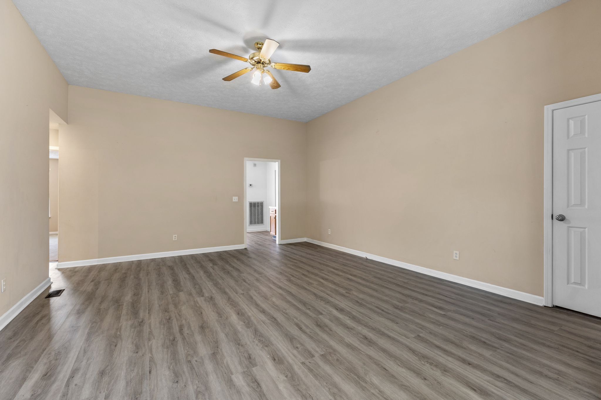 305 Valley Ct