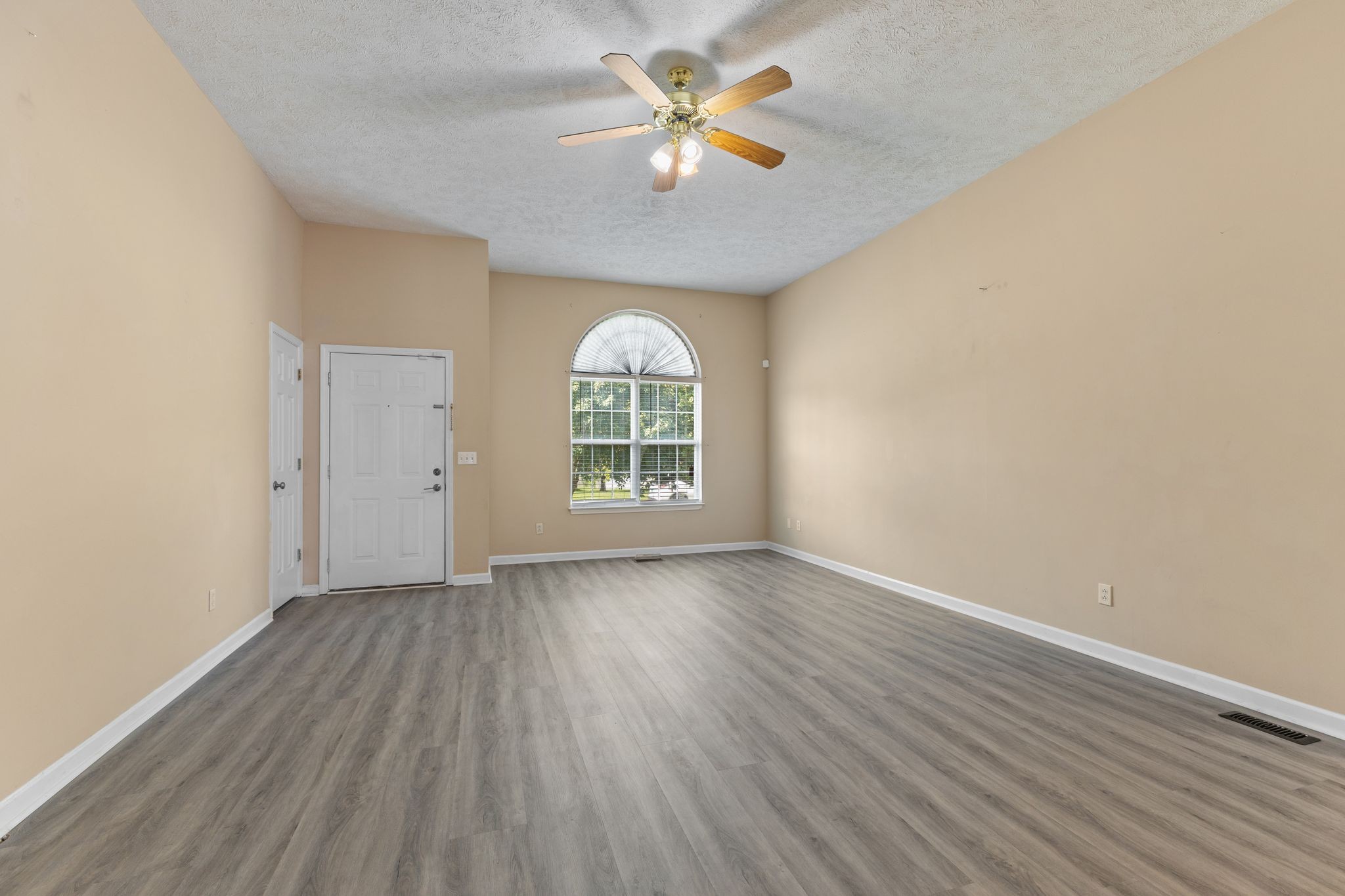 305 Valley Ct