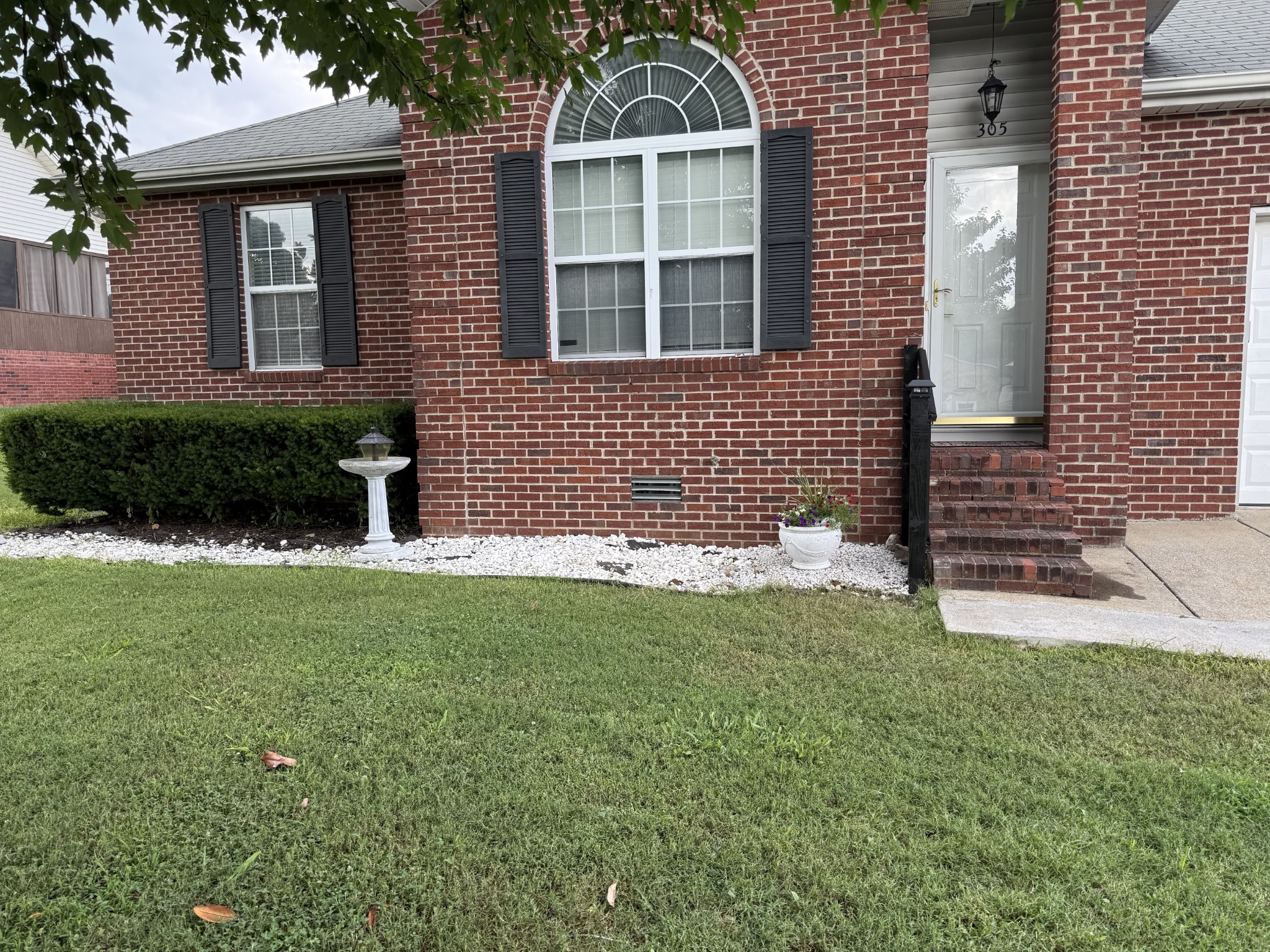 305 Valley Ct