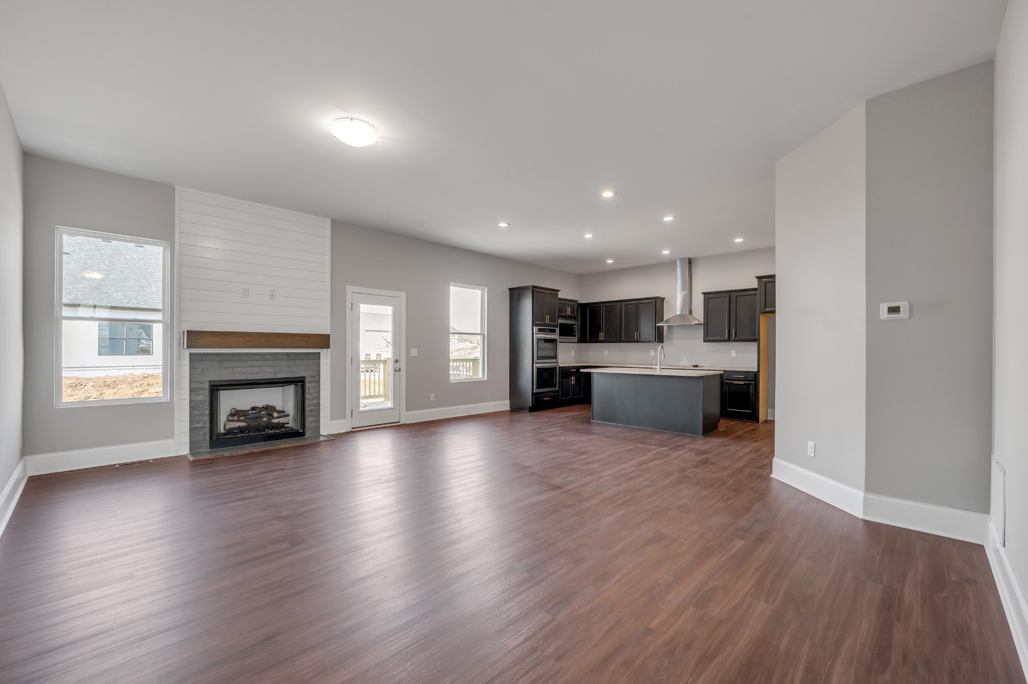 965 Hunters Lane
