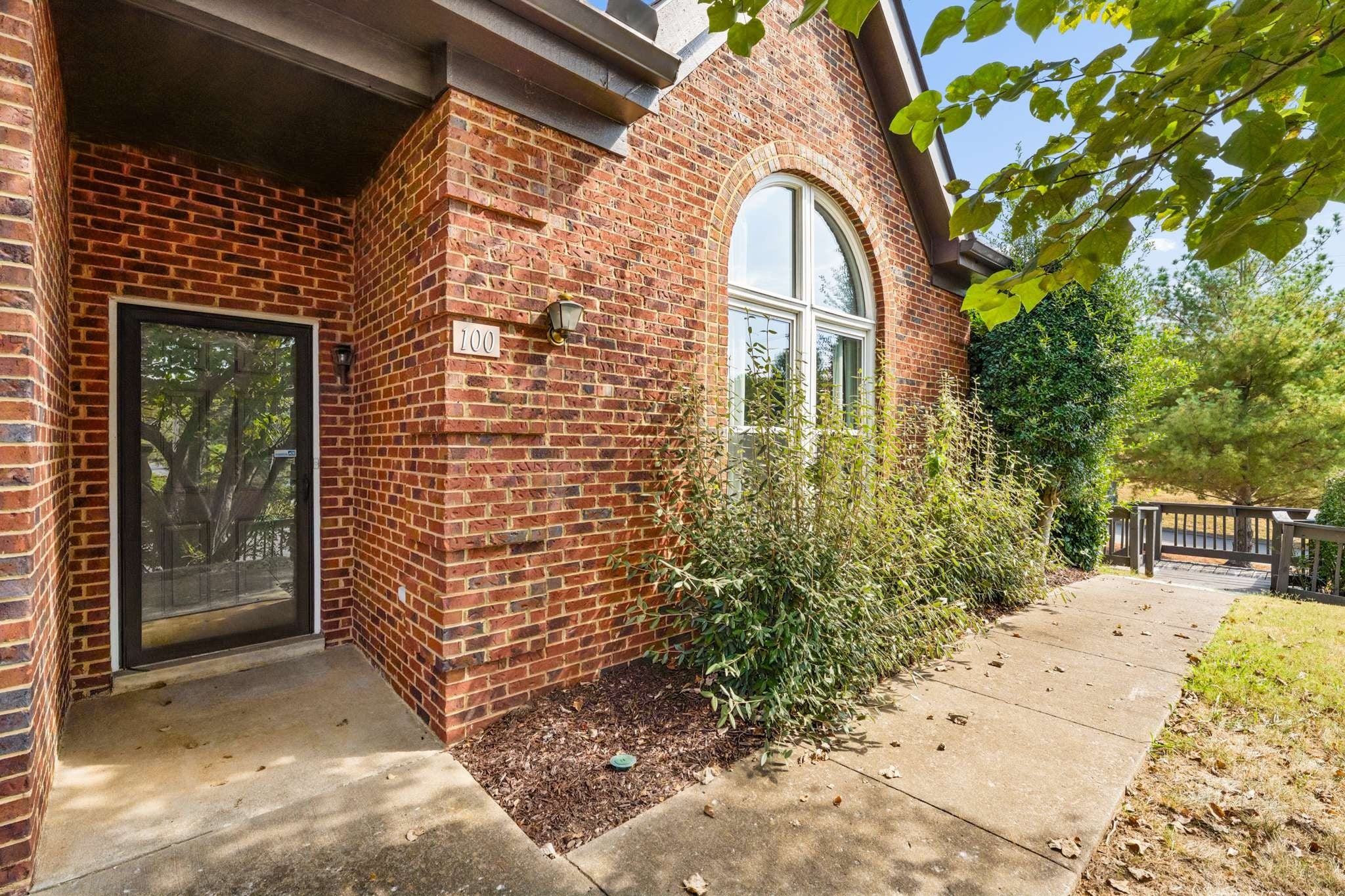 100 Highland Villa Dr
