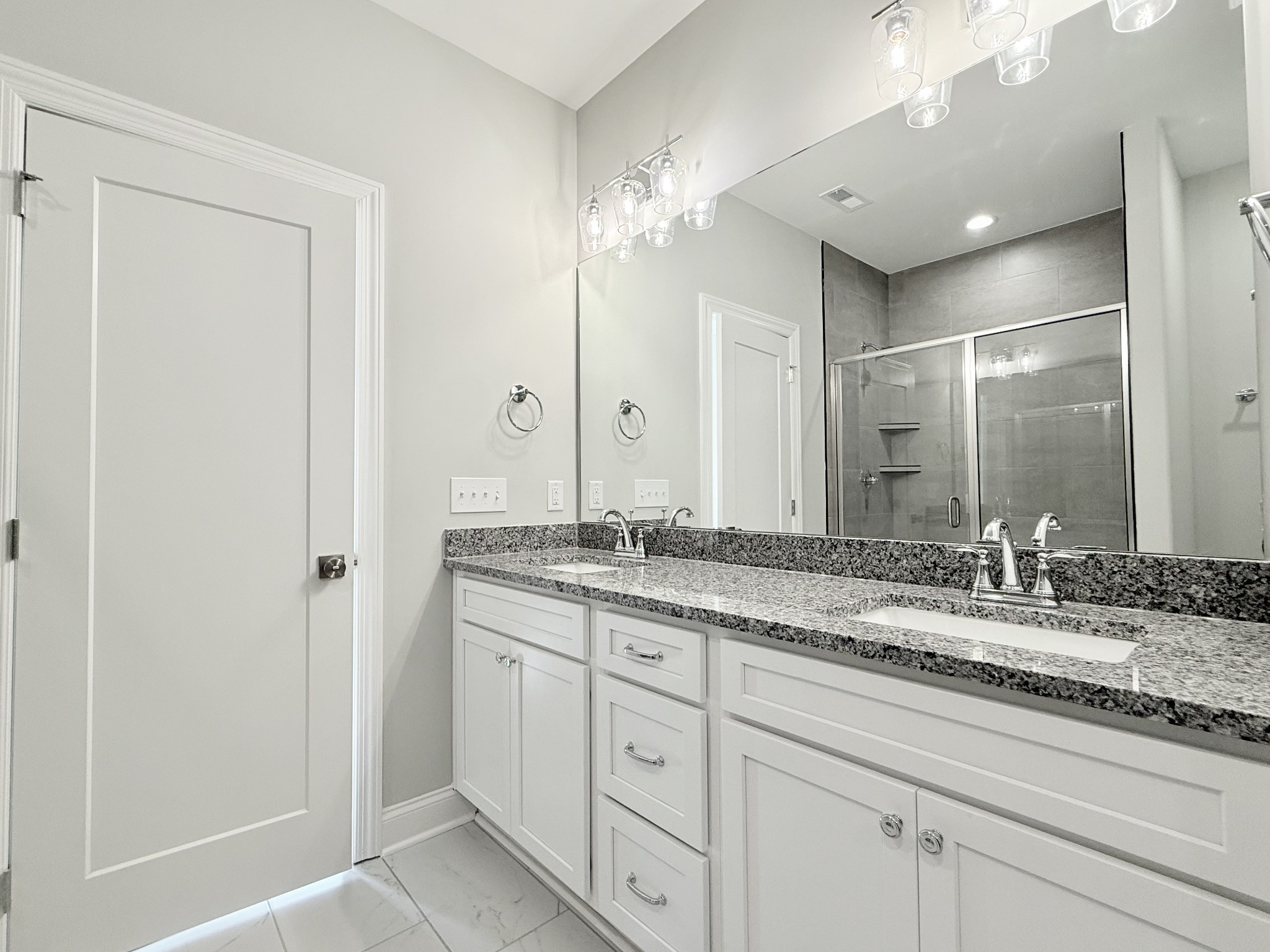 1907 Gracie Bug Loop