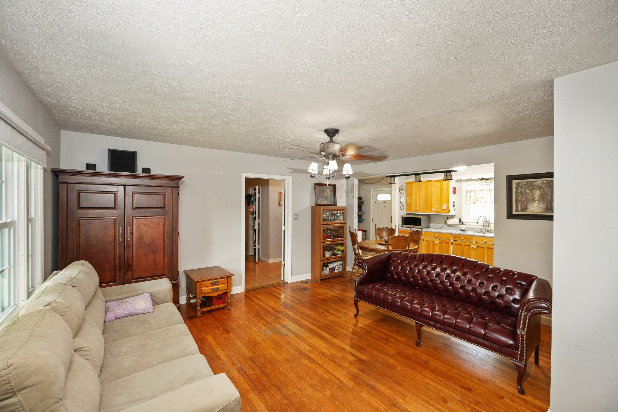 121 Vickers Ave