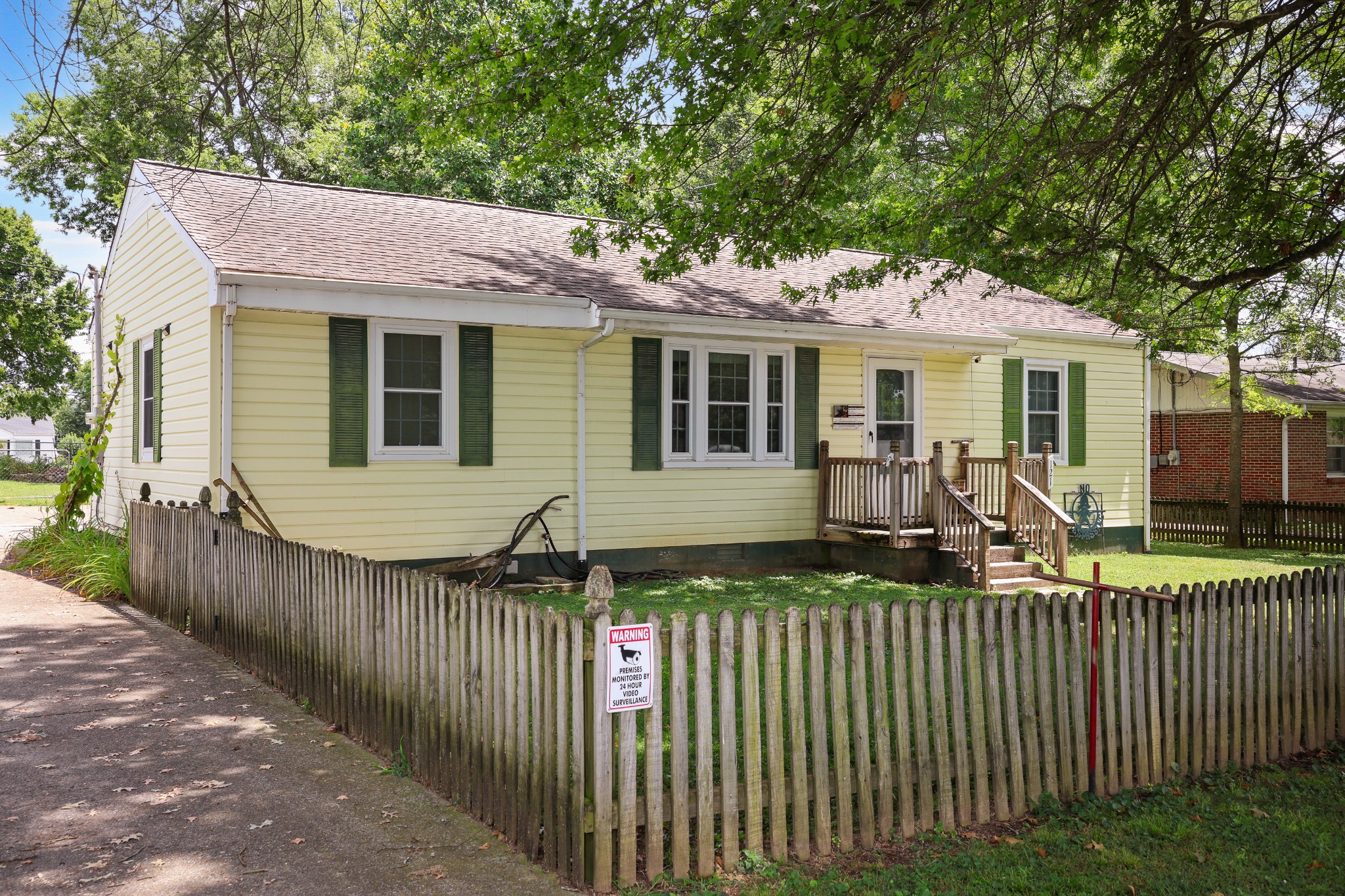121 Vickers Ave