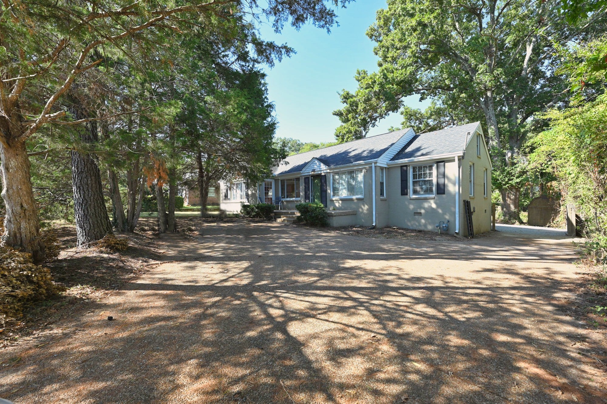137 White Bridge Pike