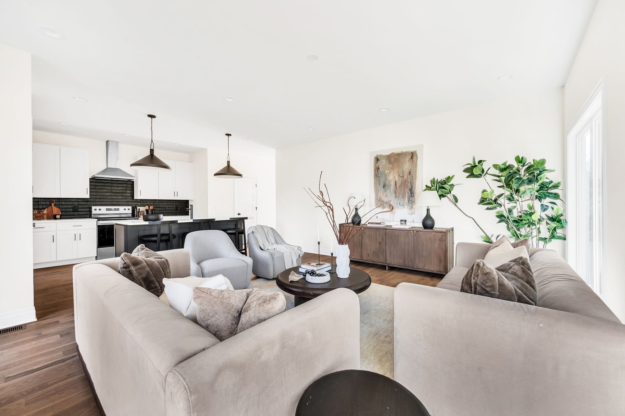 4B Belle Forrest Ave