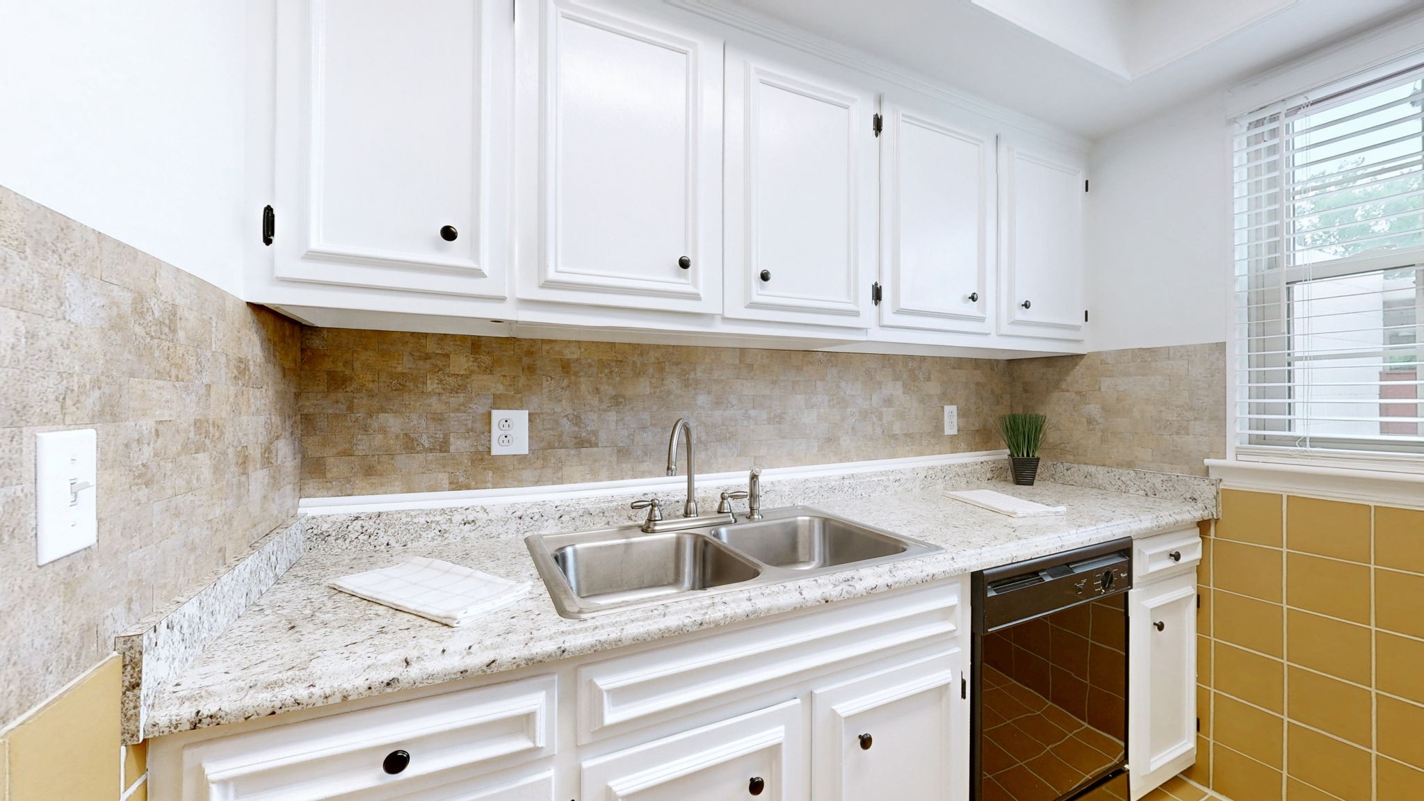 1002 E Northfield Blvd G105