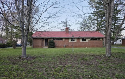 208 Jackson Cir Tullahoma TN 37388