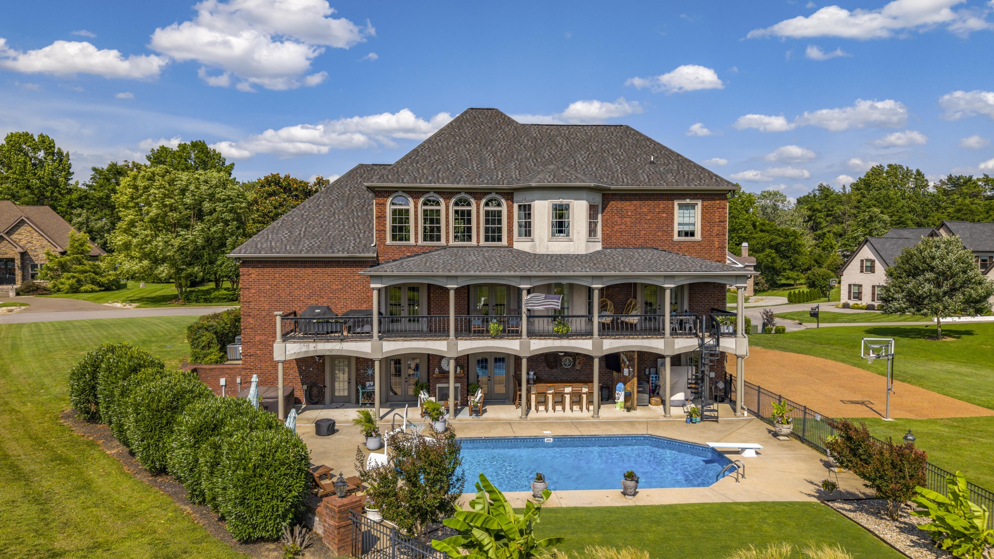 2020 Shoreline Dr