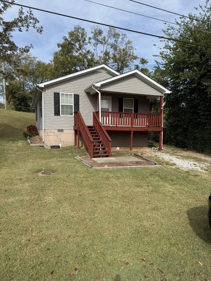 Photo 1 of 28 — 116 Davis St S, Carthage, TN 37030