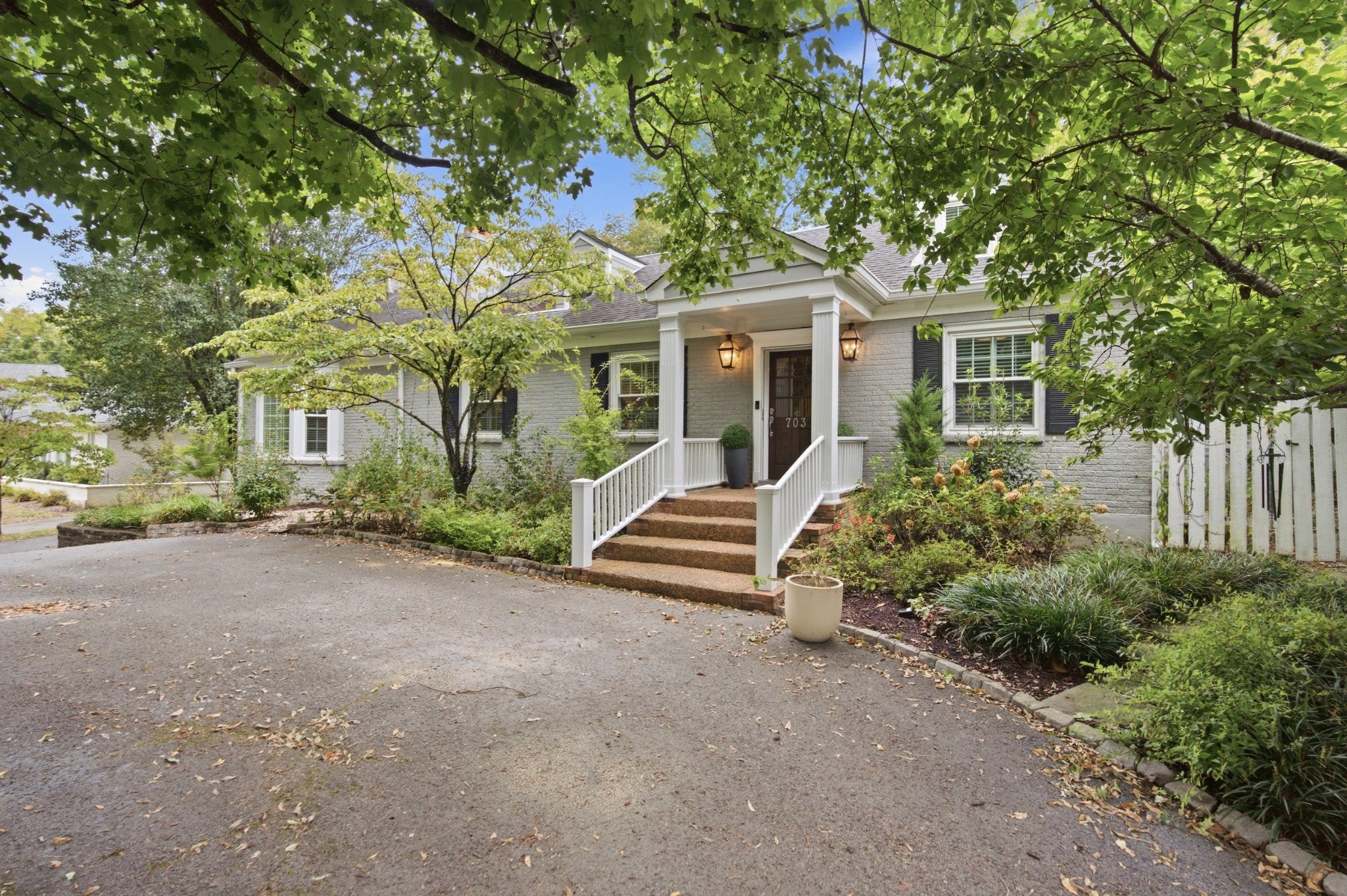 703 Clearview Dr