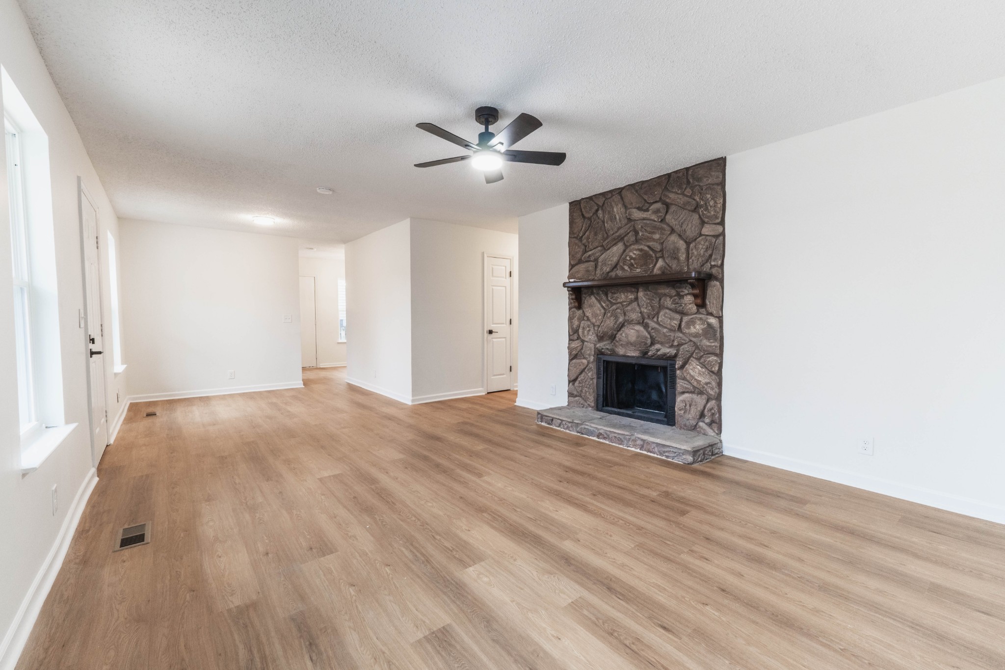 1805 Meadow Cliff Dr