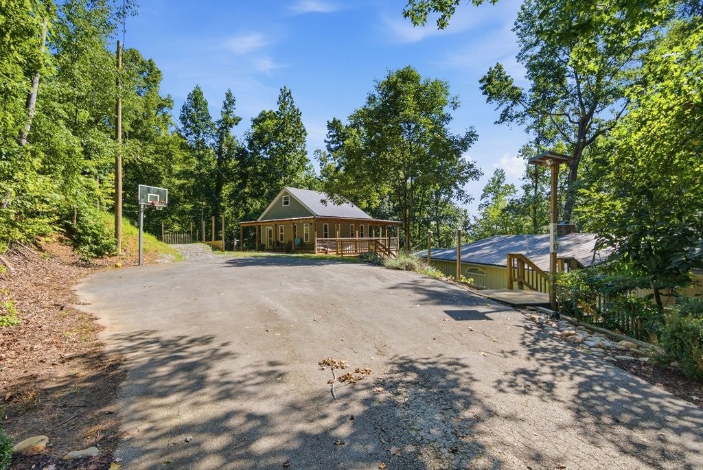 210 Sunset Ct