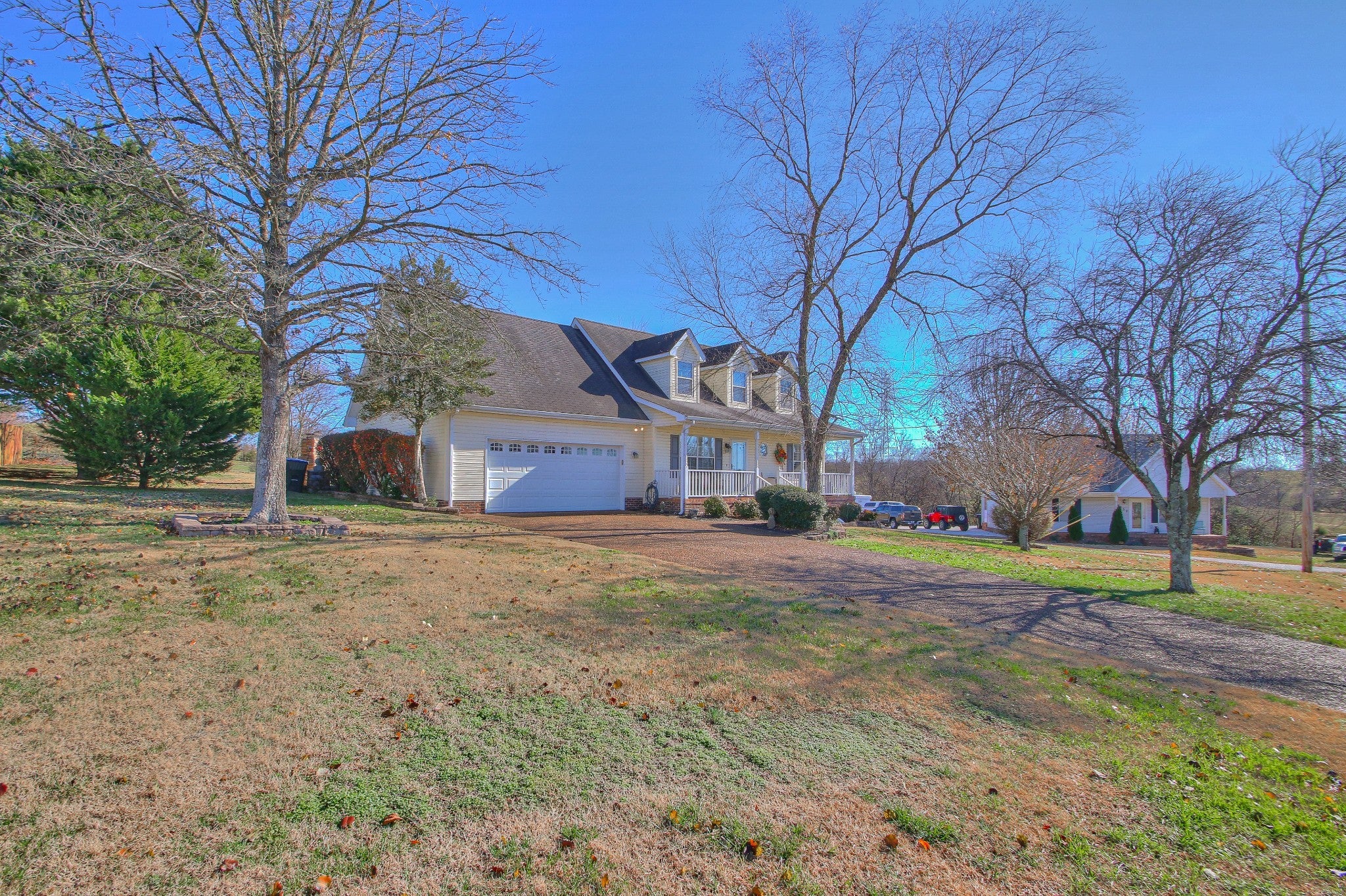 933 Lakeview Ct