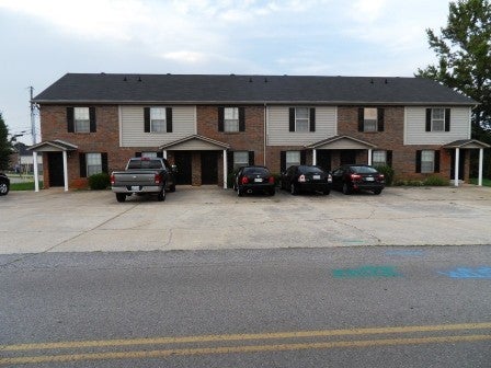 Photo 1 of 10 — 2455 W Wilson Rd 4, Clarksville, TN 37043