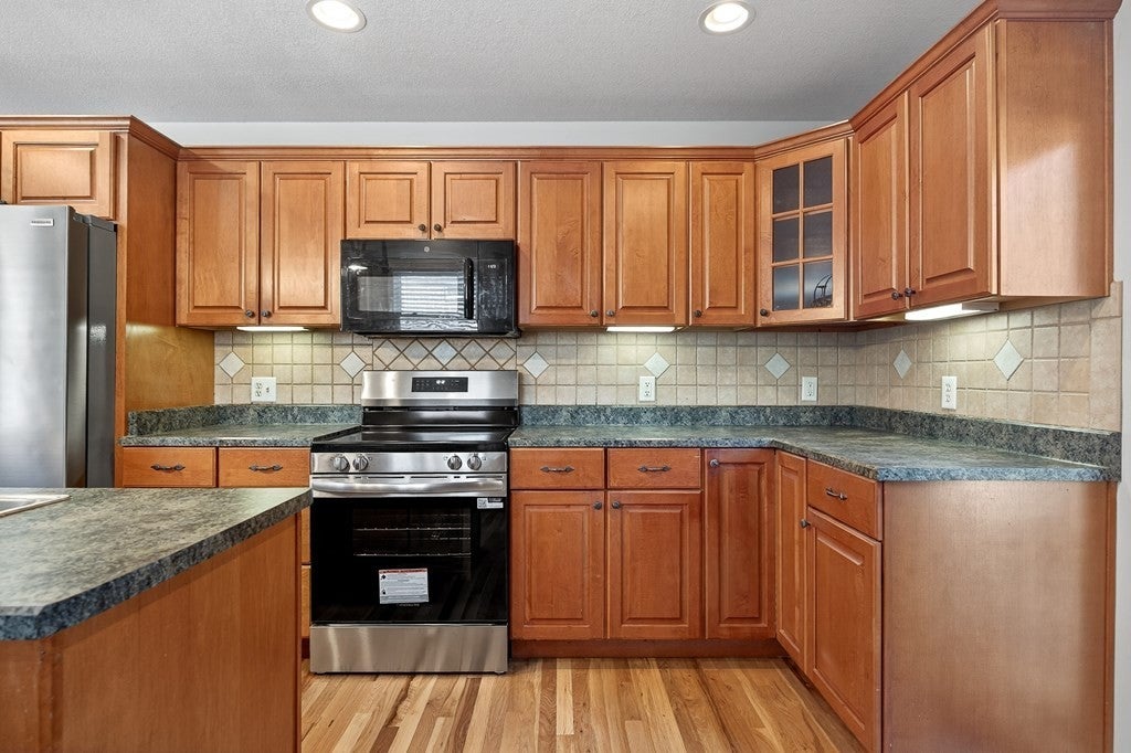 1325 Bridle Path