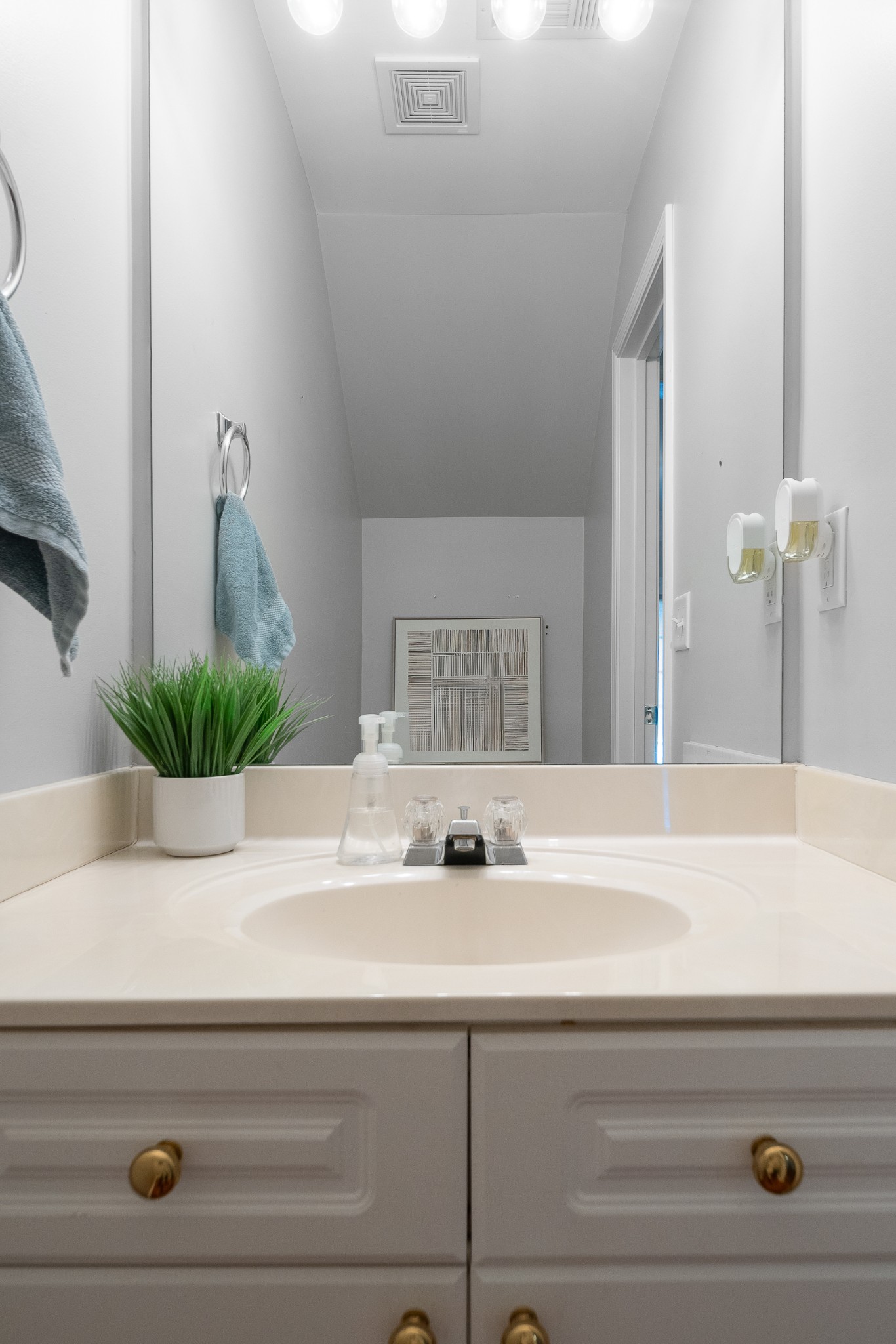 7252 Highway 70 S 703