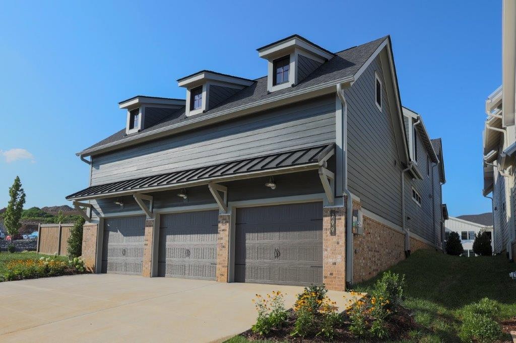 799 Saint Clair Ave