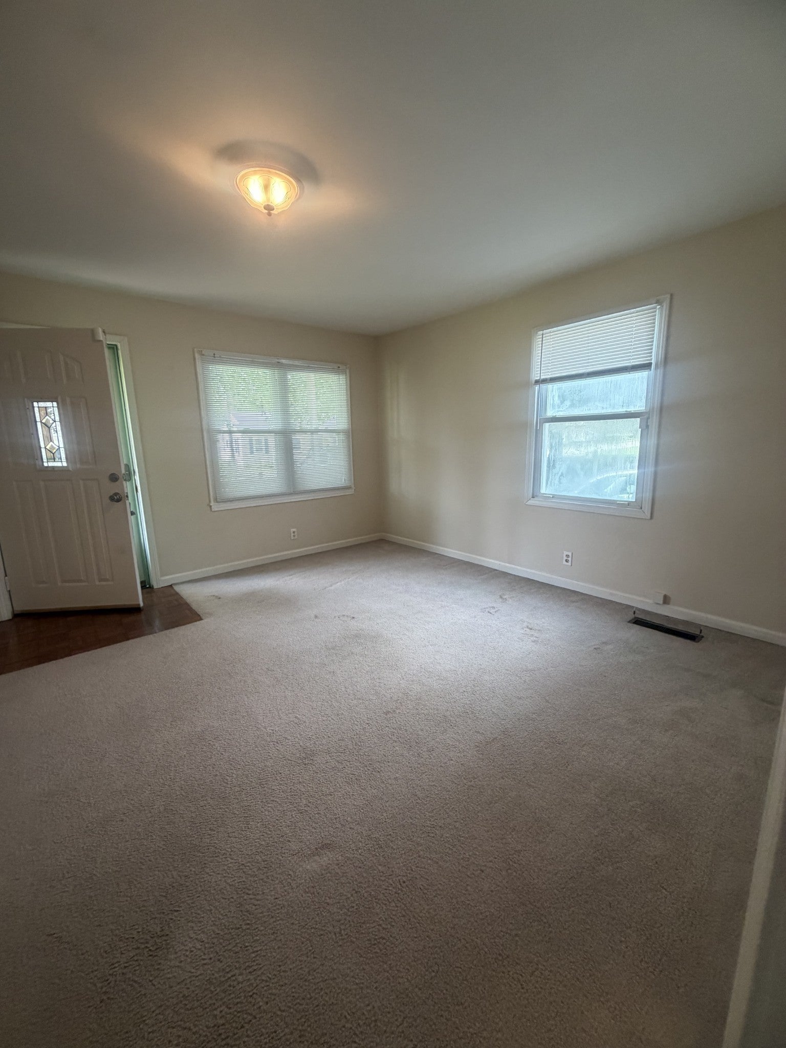 406 Crestview Dr