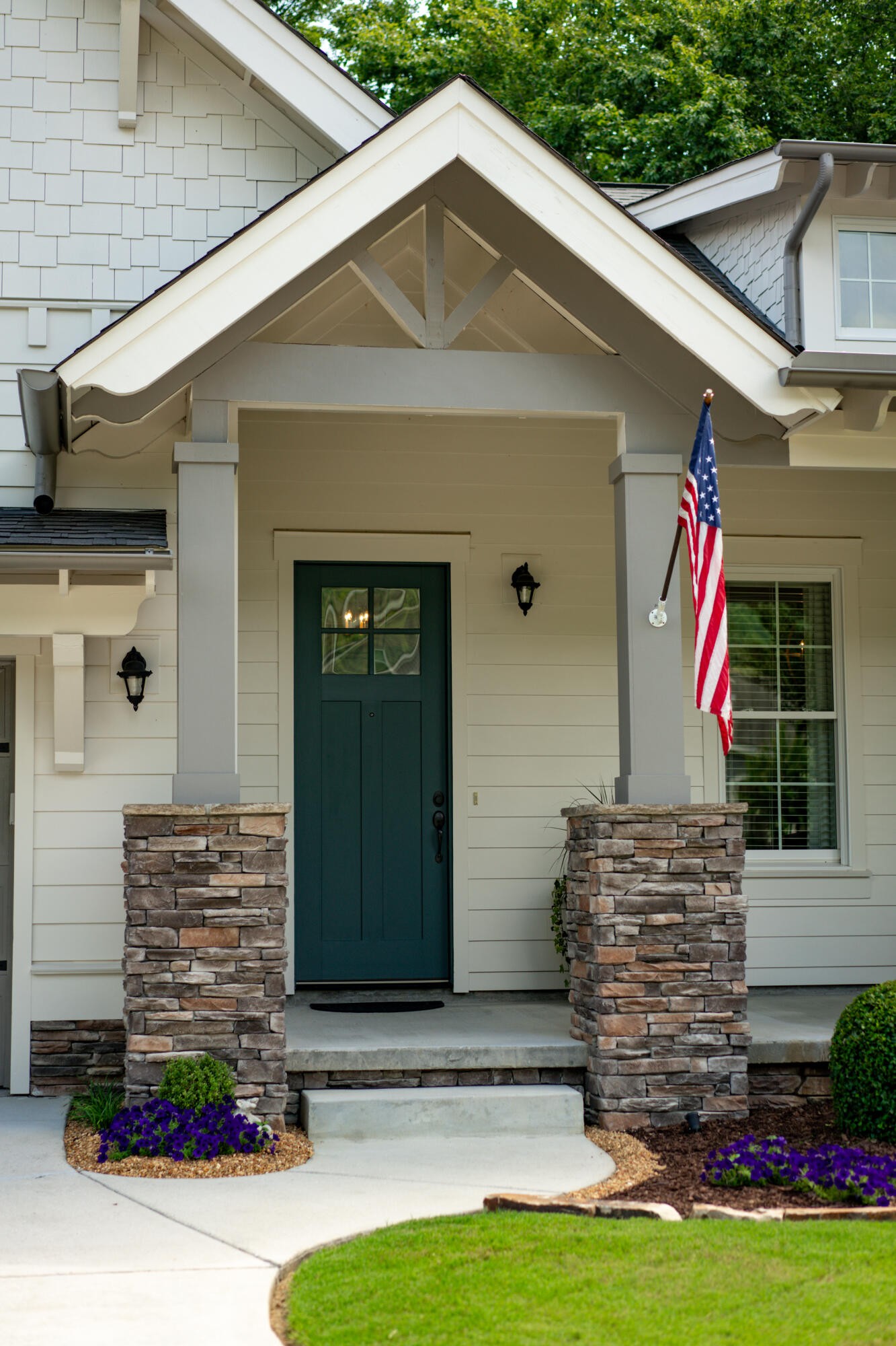 806 Waterthrush Lane