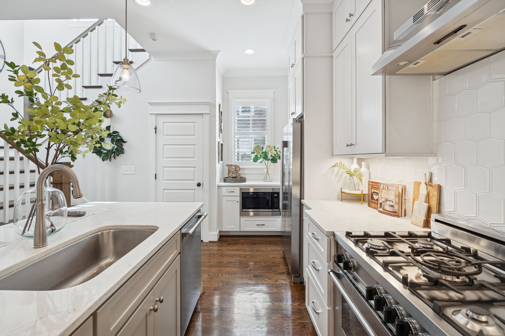 Nashville, Tennessee 37215, United States, 4 Bedrooms Bedrooms, ,5 BathroomsBathrooms,Residential,Coming Soon,250843