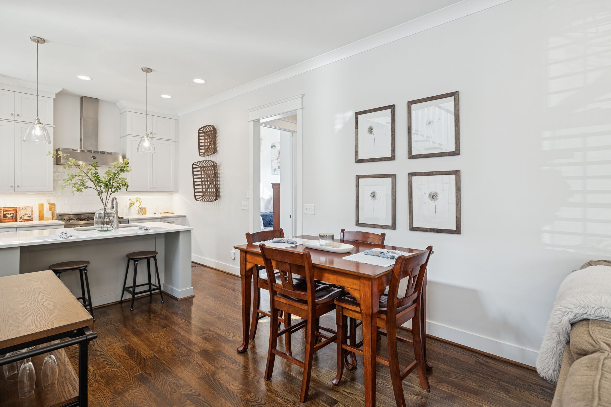 Nashville, Tennessee 37215, United States, 4 Bedrooms Bedrooms, ,5 BathroomsBathrooms,Residential,Coming Soon,250843