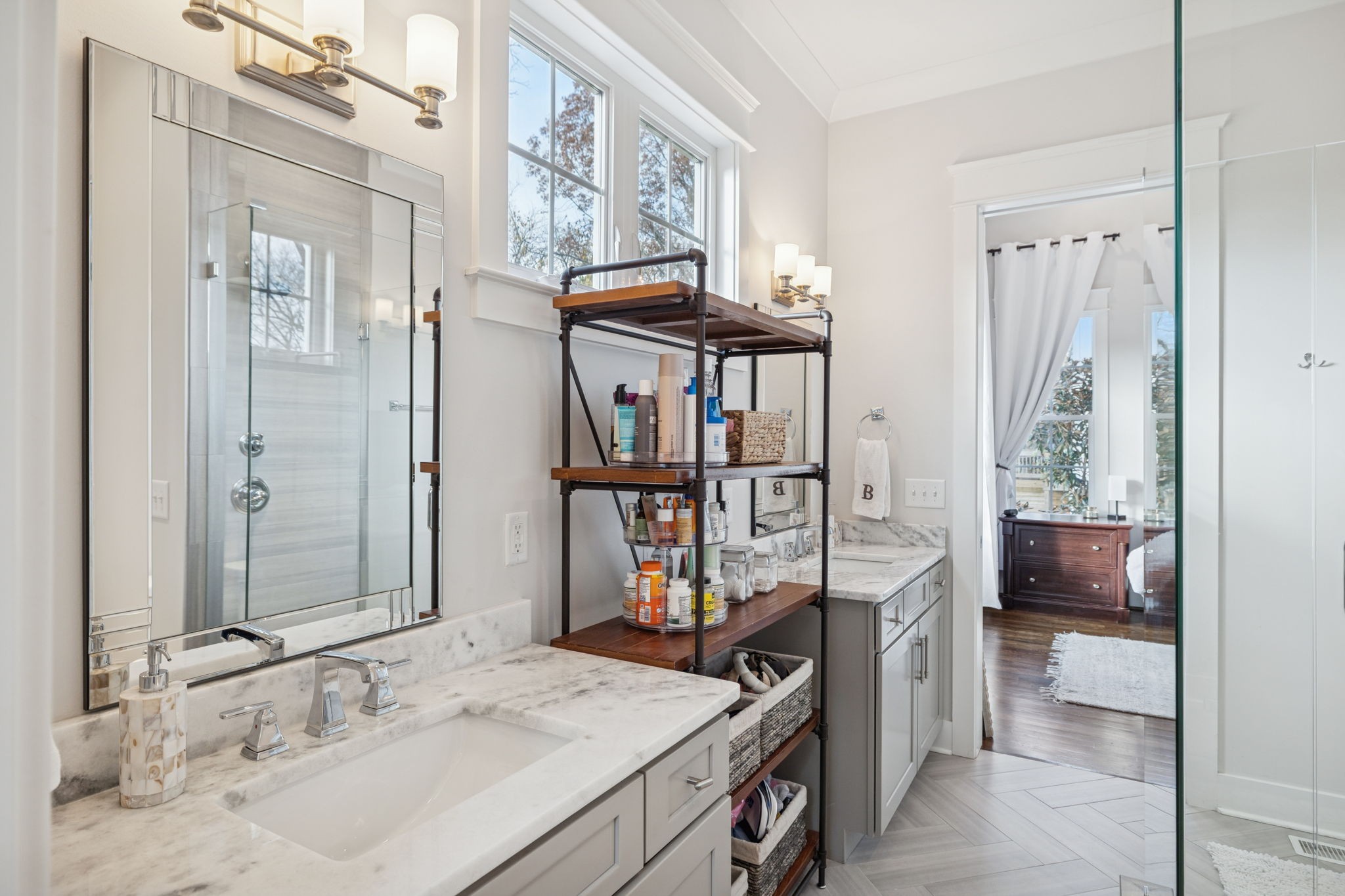 Nashville, Tennessee 37215, United States, 4 Bedrooms Bedrooms, ,5 BathroomsBathrooms,Residential,Coming Soon,250843