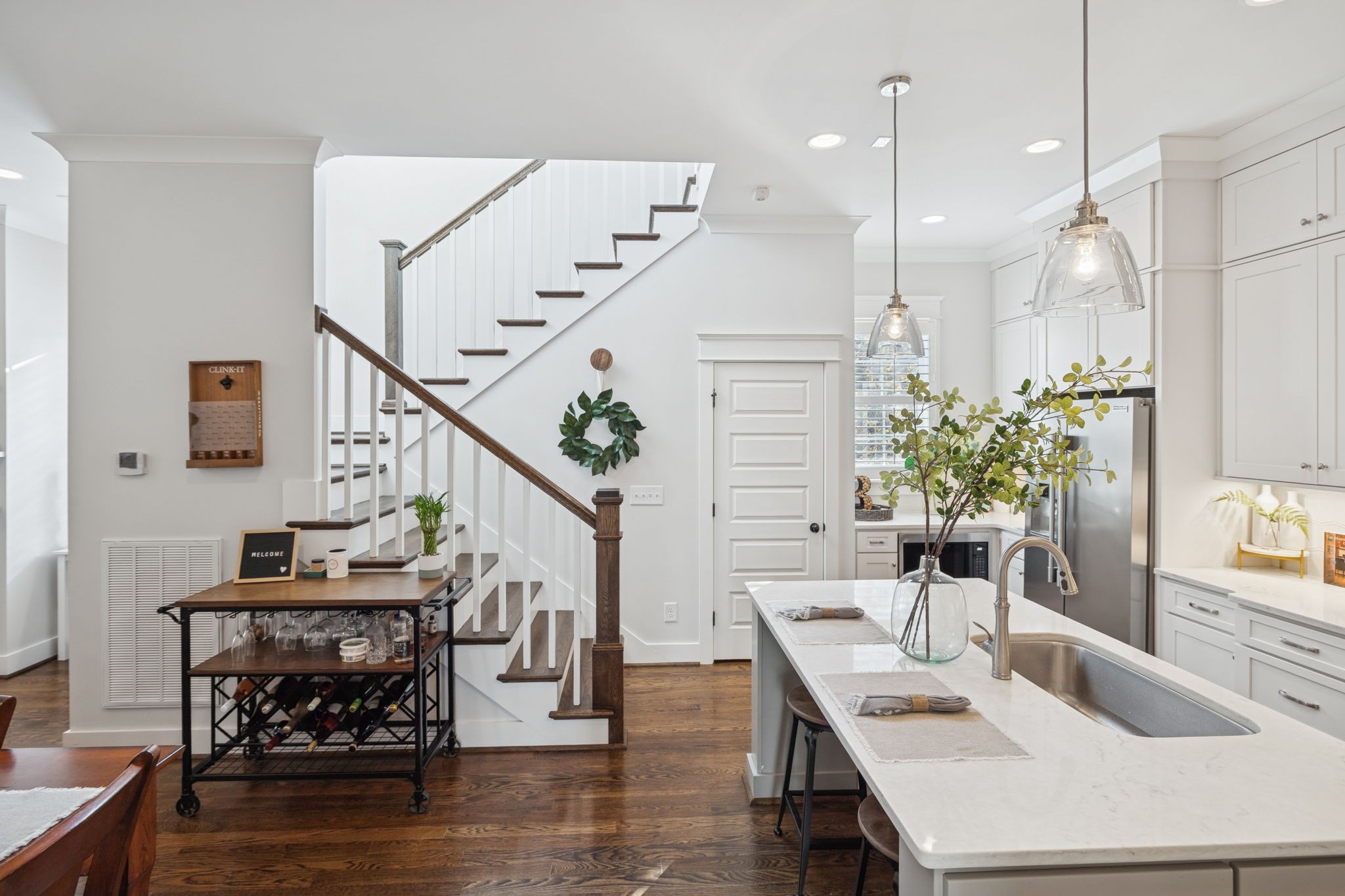 Nashville, Tennessee 37215, United States, 4 Bedrooms Bedrooms, ,5 BathroomsBathrooms,Residential,Coming Soon,250843