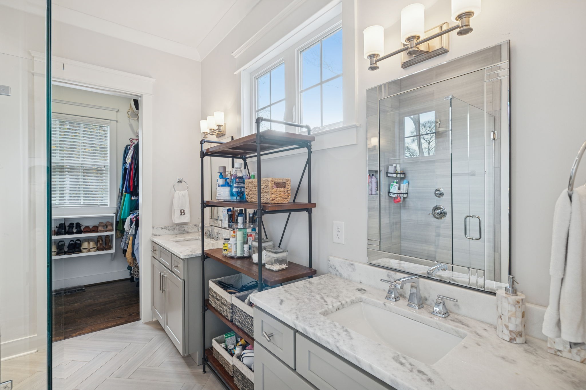 Nashville, Tennessee 37215, United States, 4 Bedrooms Bedrooms, ,5 BathroomsBathrooms,Residential,Coming Soon,250843