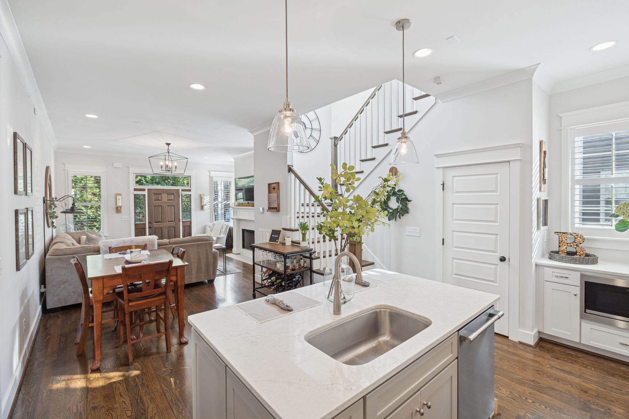 Nashville, Tennessee 37215, United States, 4 Bedrooms Bedrooms, ,5 BathroomsBathrooms,Residential,Coming Soon,250843