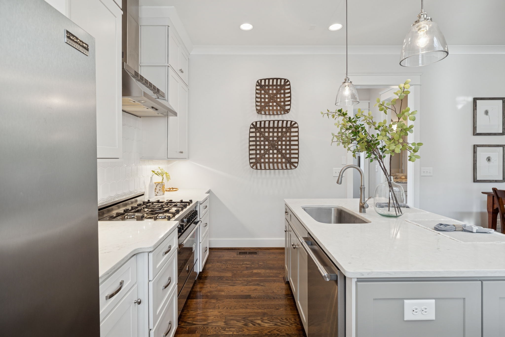 Nashville, Tennessee 37215, United States, 4 Bedrooms Bedrooms, ,5 BathroomsBathrooms,Residential,Coming Soon,250843