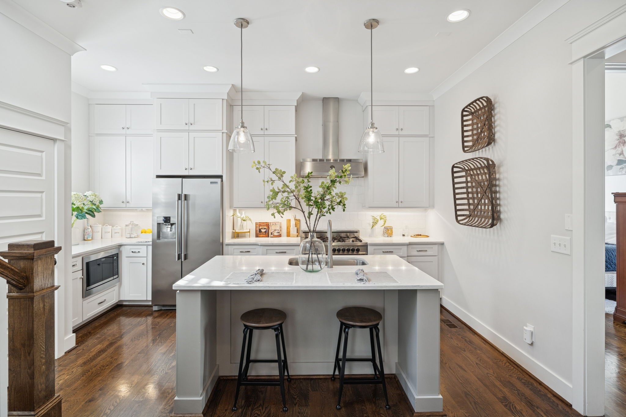 Nashville, Tennessee 37215, United States, 4 Bedrooms Bedrooms, ,5 BathroomsBathrooms,Residential,Coming Soon,250843