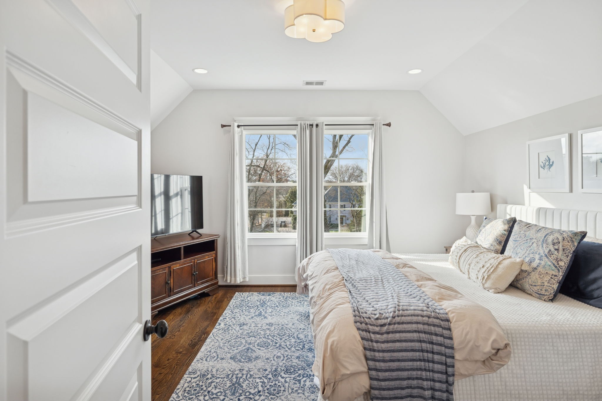 Nashville, Tennessee 37215, United States, 4 Bedrooms Bedrooms, ,5 BathroomsBathrooms,Residential,Coming Soon,250843