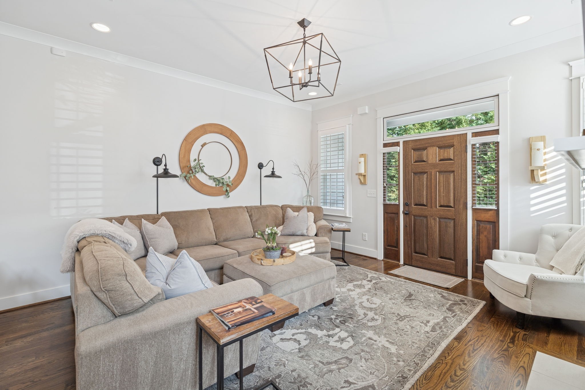 Nashville, Tennessee 37215, United States, 4 Bedrooms Bedrooms, ,5 BathroomsBathrooms,Residential,Coming Soon,250843