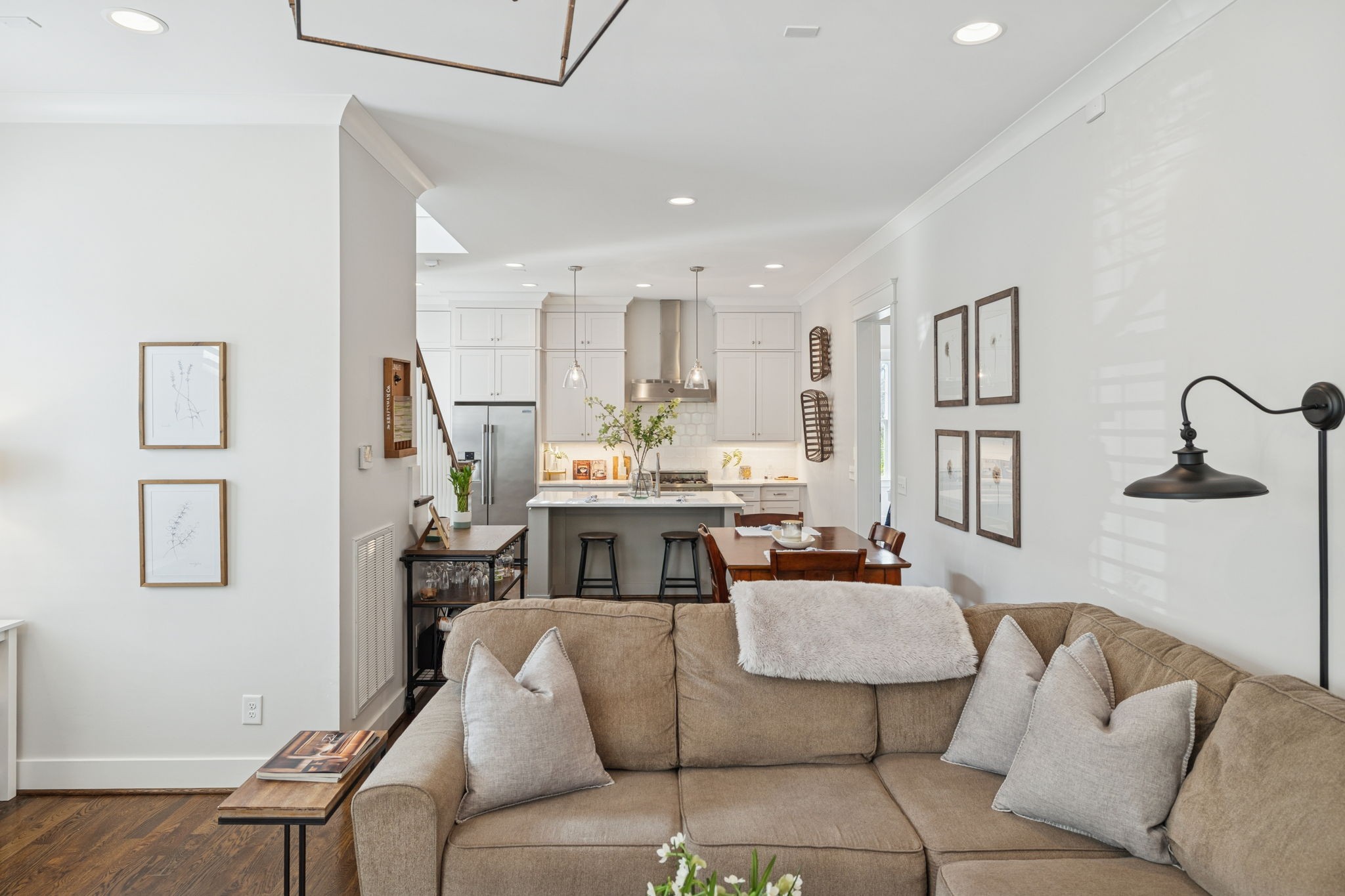 Nashville, Tennessee 37215, United States, 4 Bedrooms Bedrooms, ,5 BathroomsBathrooms,Residential,Coming Soon,250843