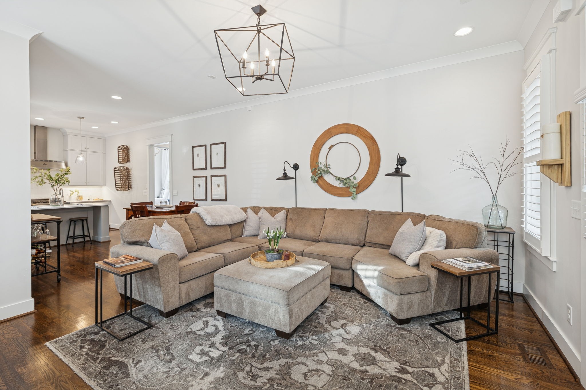 Nashville, Tennessee 37215, United States, 4 Bedrooms Bedrooms, ,5 BathroomsBathrooms,Residential,Coming Soon,250843