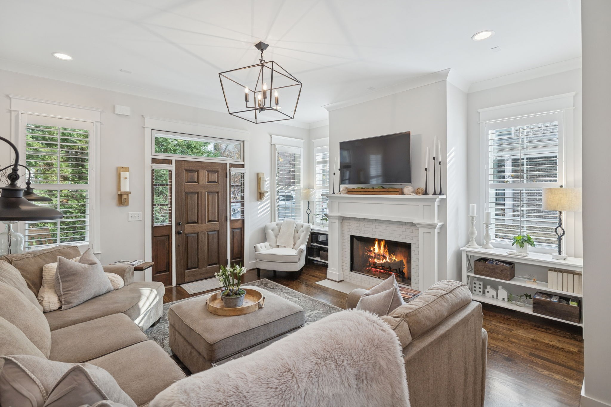 Nashville, Tennessee 37215, United States, 4 Bedrooms Bedrooms, ,5 BathroomsBathrooms,Residential,Coming Soon,250843