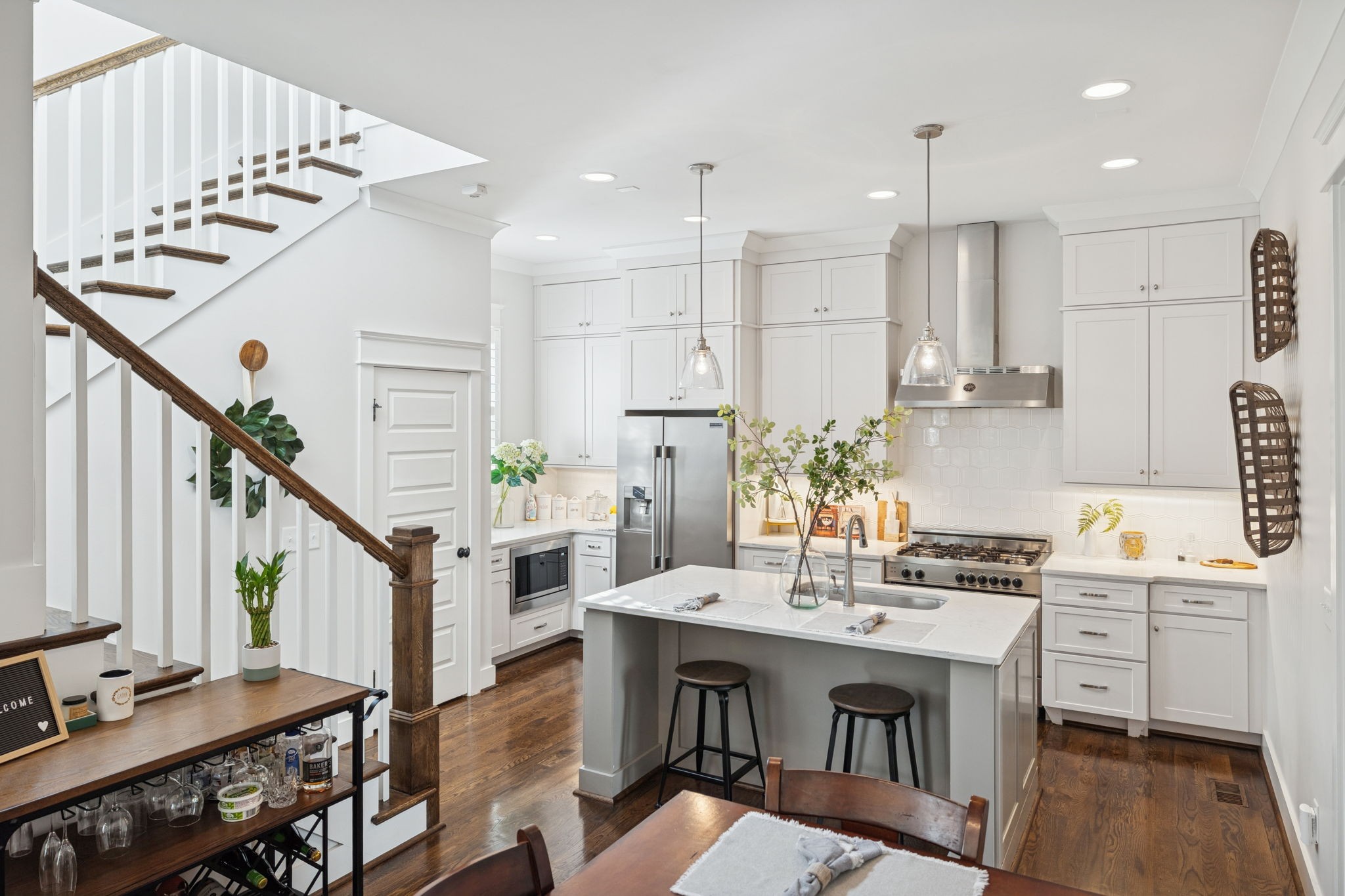 Nashville, Tennessee 37215, United States, 4 Bedrooms Bedrooms, ,5 BathroomsBathrooms,Residential,Coming Soon,250843