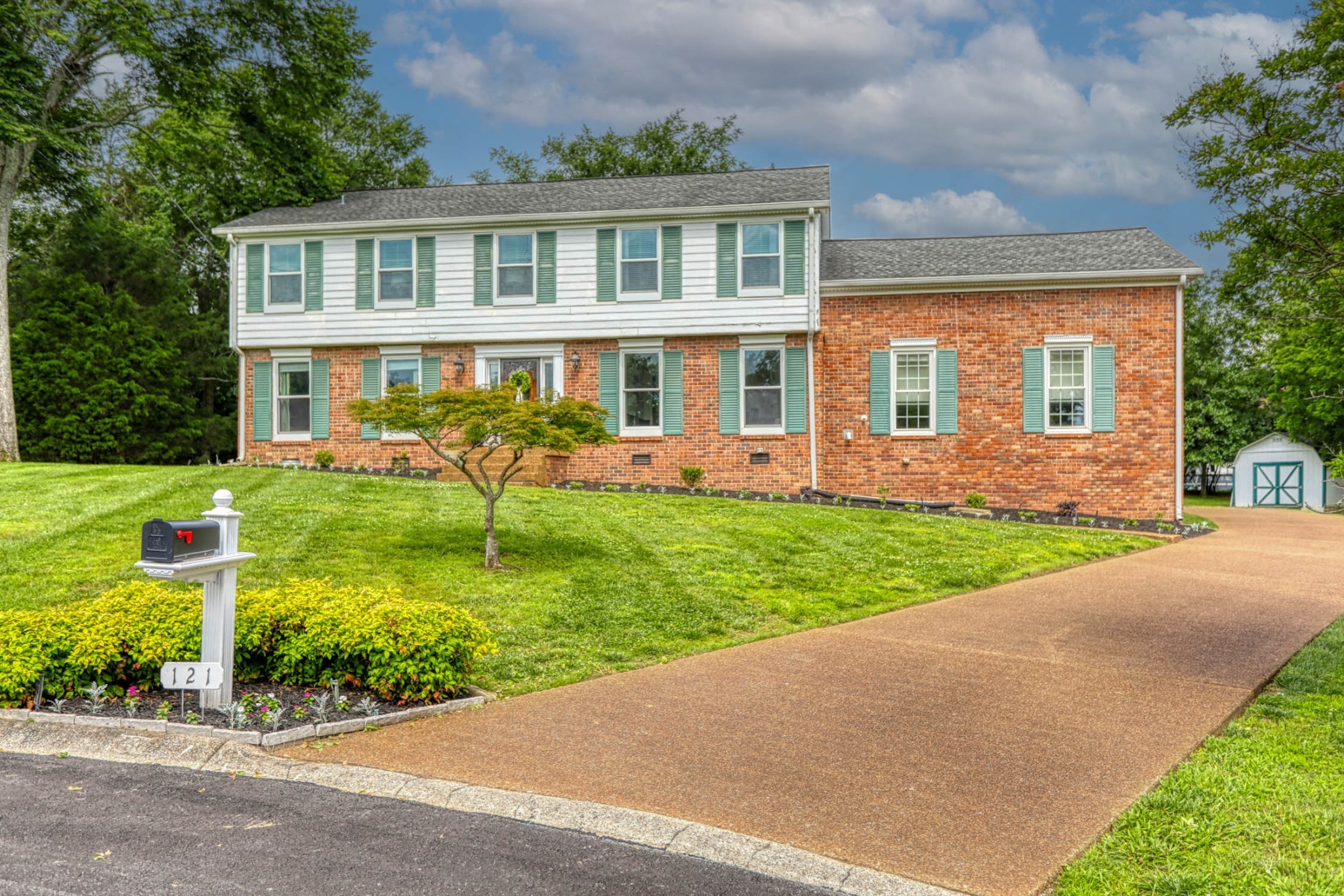 121 E Ervin Dr