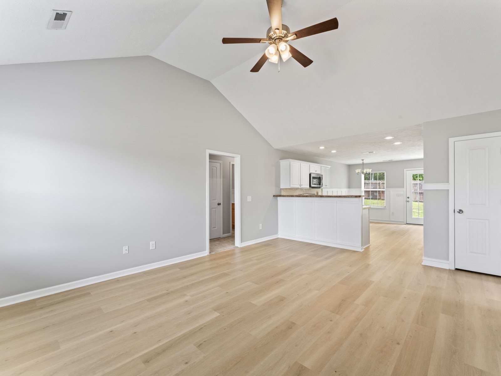 509 Niagra Ln
