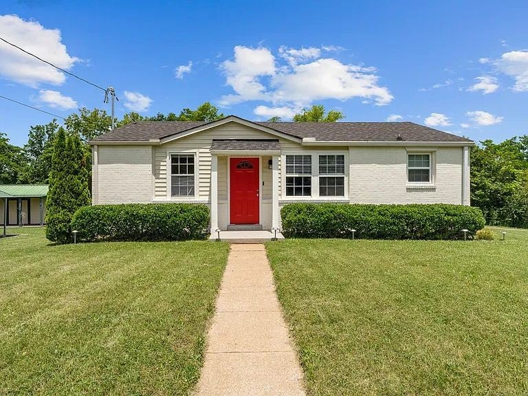 109 Ashwood Dr