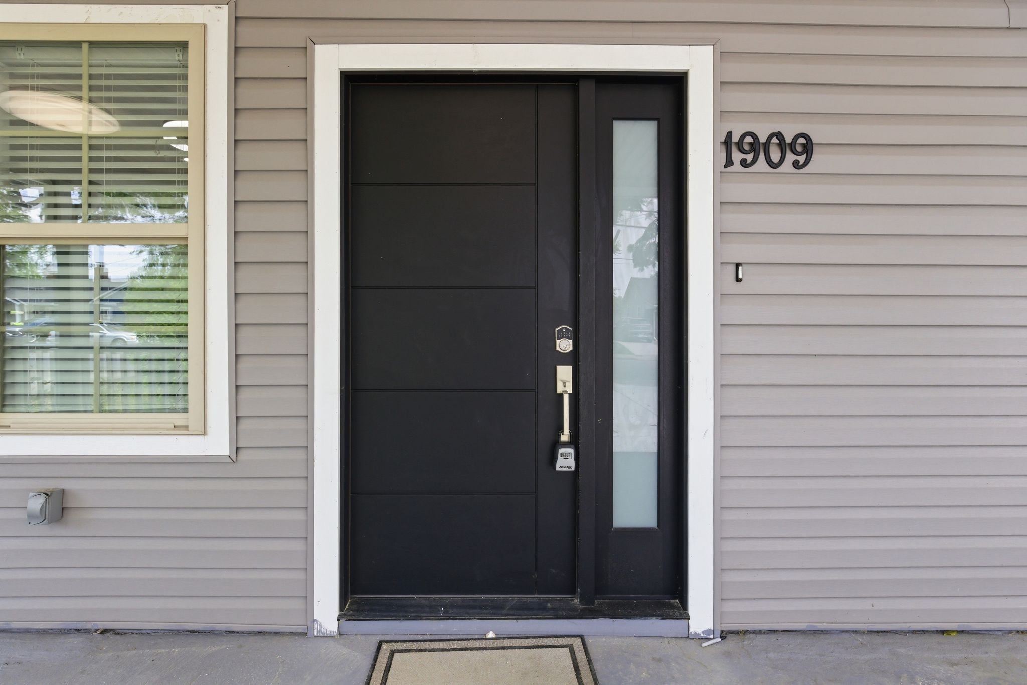 3-bed home for sale in Nashville, TN 37208, 1909 Heiman St 1909 Heiman St, Nashville TN 37208 3-bed home, photo 4 of 29
