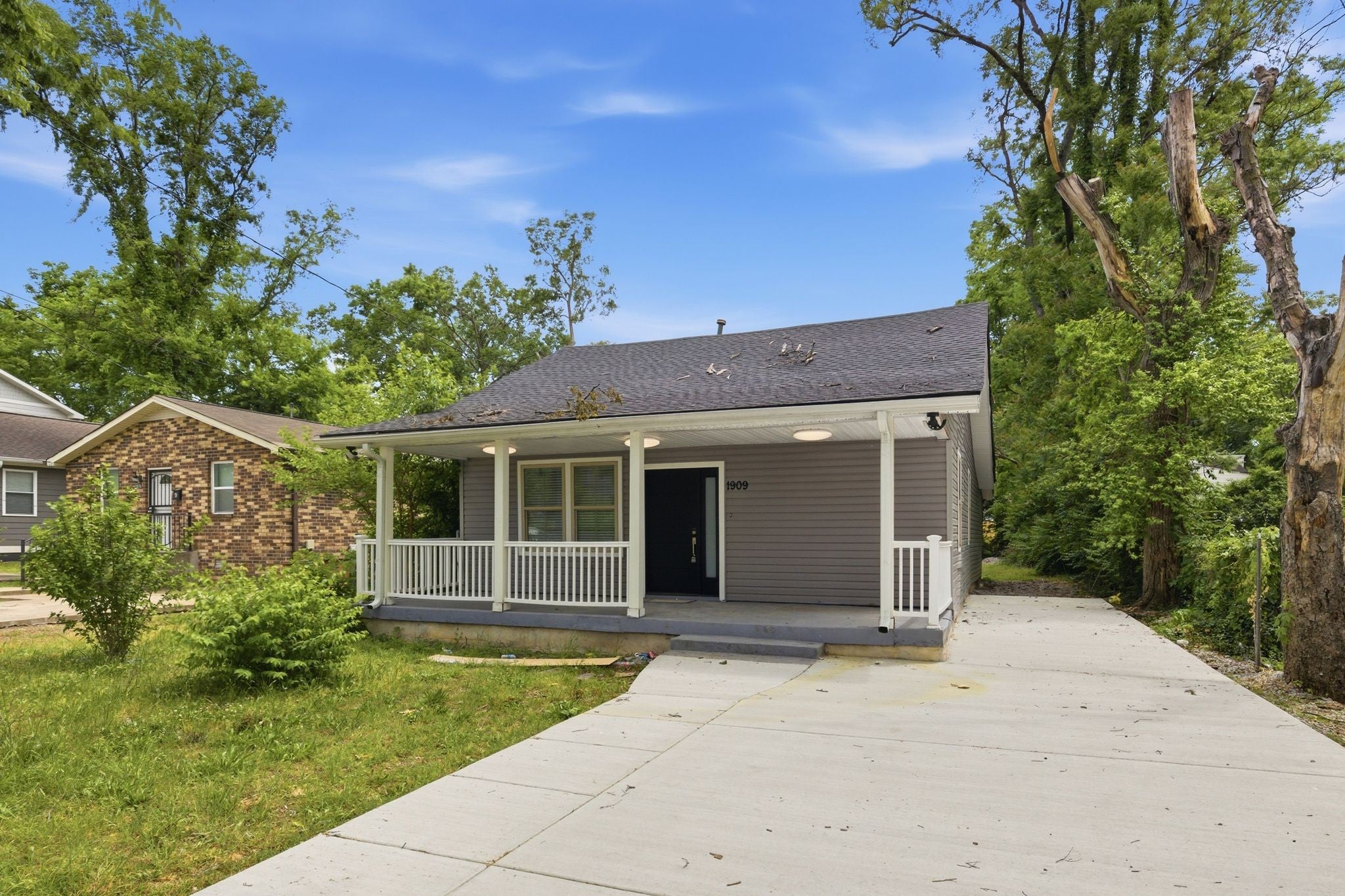 3-bed home for sale in Nashville, TN 37208, 1909 Heiman St 1909 Heiman St, Nashville TN 37208 3-bed home, photo 2 of 29