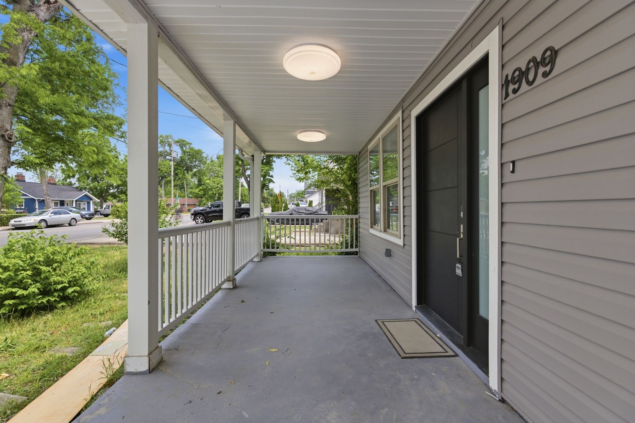 3-bed home for sale in Nashville, TN 37208, 1909 Heiman St 1909 Heiman St, Nashville TN 37208 3-bed home, photo 3 of 29