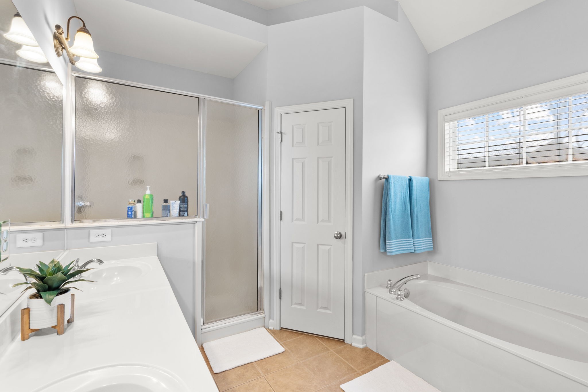 Photo 18 of 29 of 1087 Nealcrest Cir E house