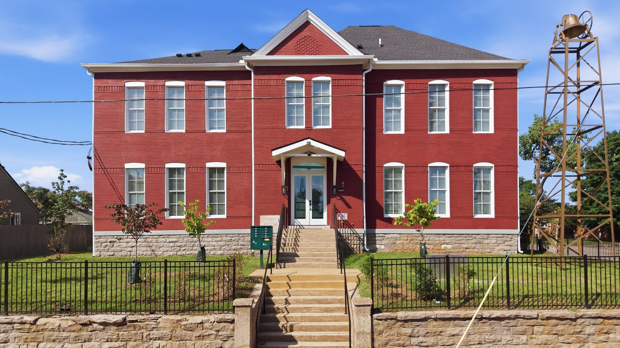 1600 10th Ave N 102